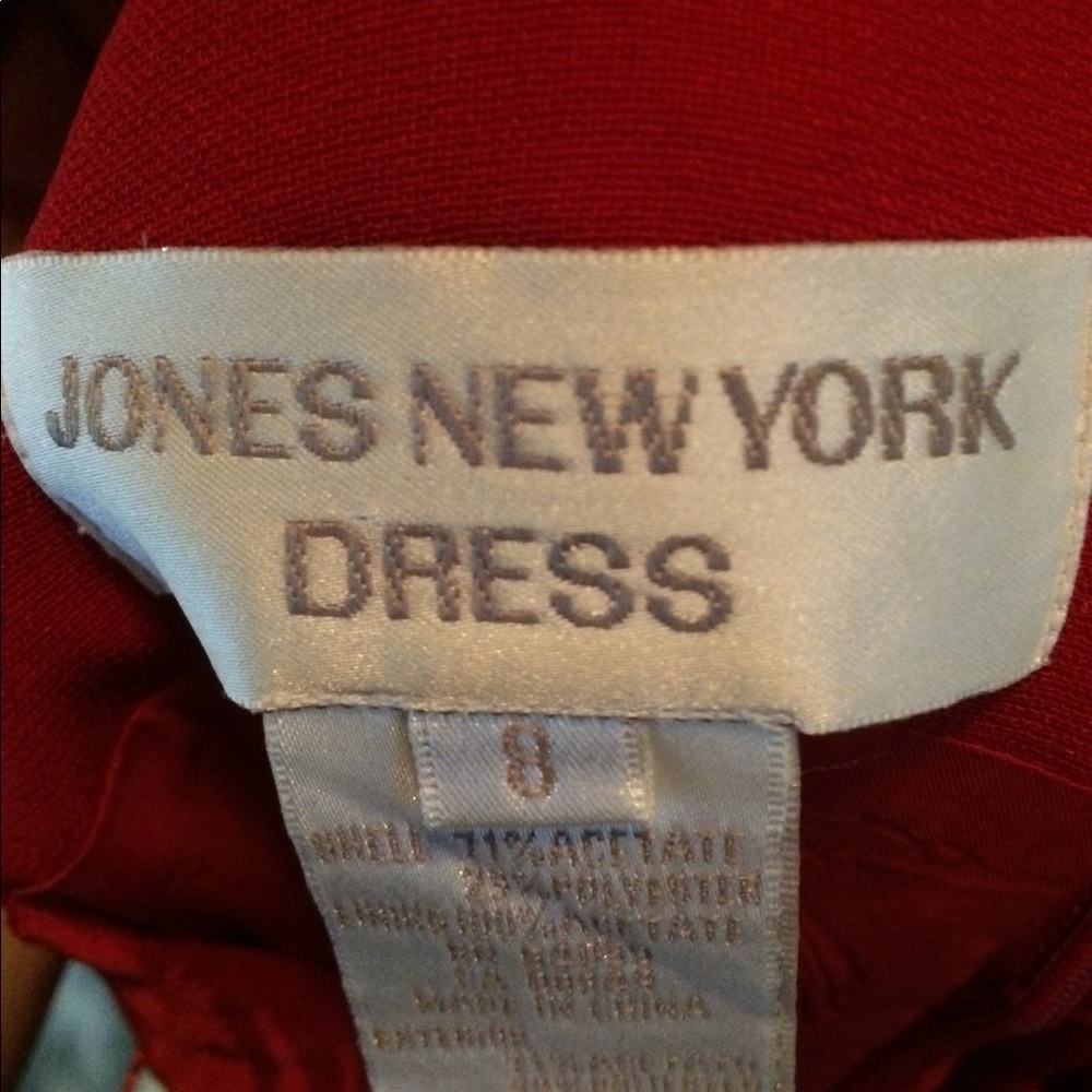 Red dress - Picture 3 of 3